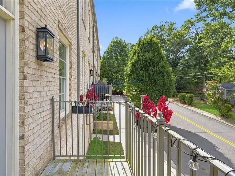 140 Clover Ct — Photo 34