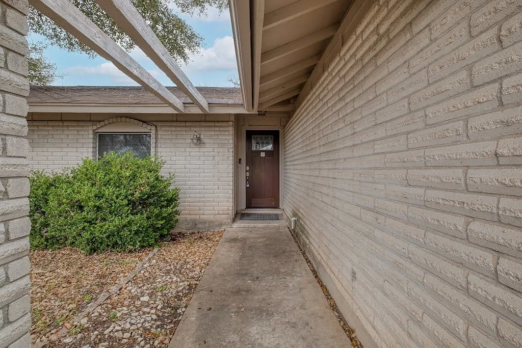 3 bed, 2.0 bath, 1492 sqft, $2,495 — Photo 4