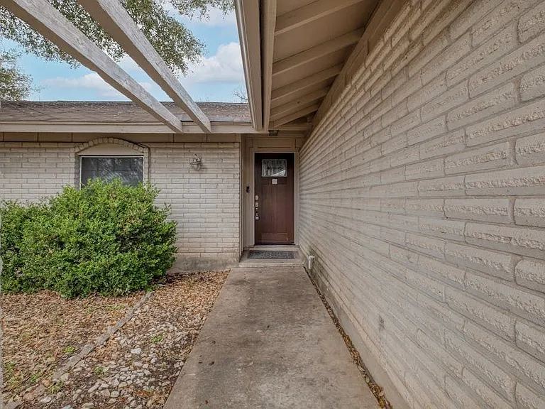 6502 Bridgewater Cv — Photo 4