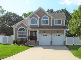 708 Amsterdam Ave, Toms River, NJ 08757