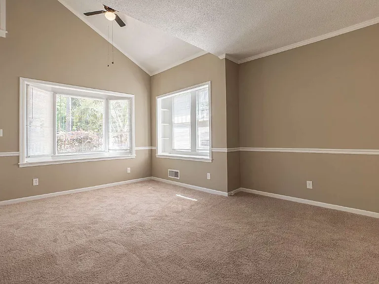 4907 Burke Ave — Photo 8