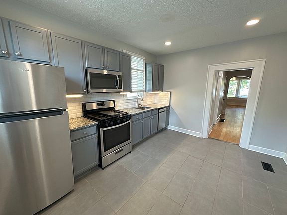 5th image of 2409 Glenmawr Ave #2409