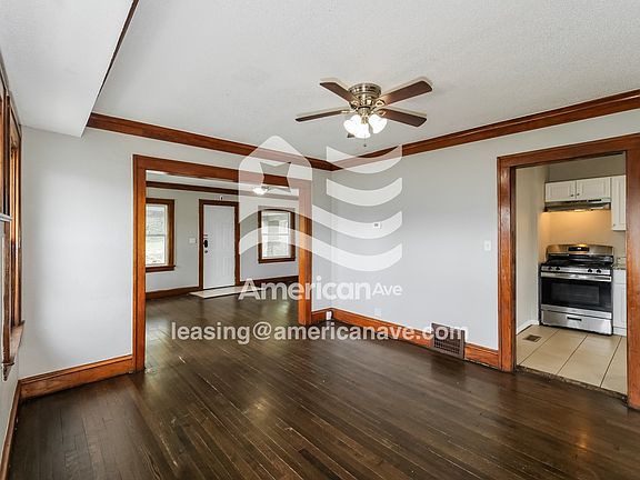 400638_003_living_room_3.jpg