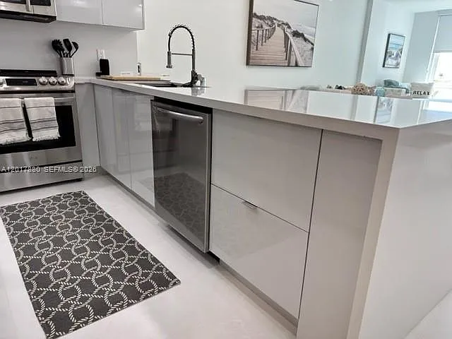 5401 Collins Ave #128 — Photo 26