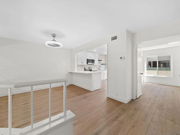 5th image of 3289 Caminito Eastbluff Unit 191