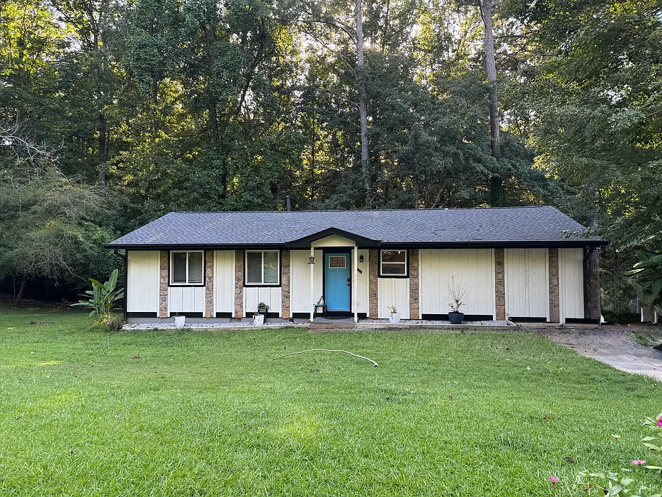3229 Goldenchain Dr