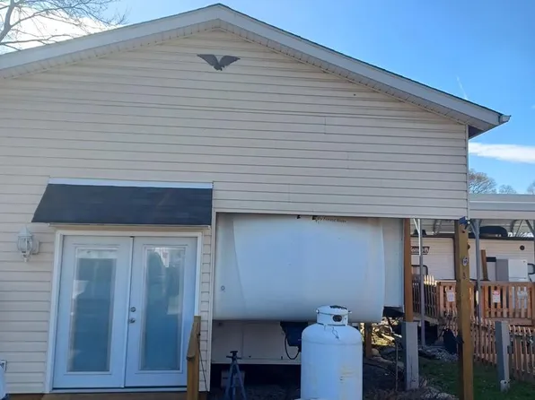 50 Five Honeycomb Ln, Falling Waters, WV 25419