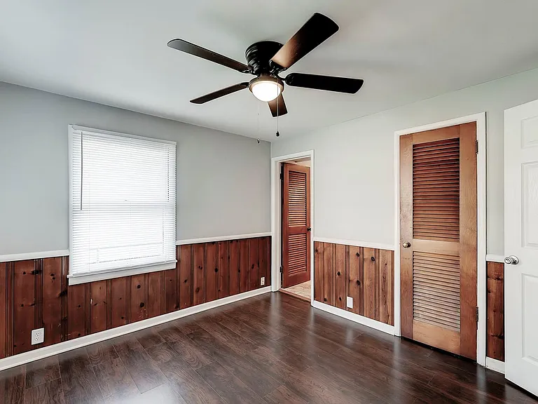 4449 Kingsley Dr — Photo 15