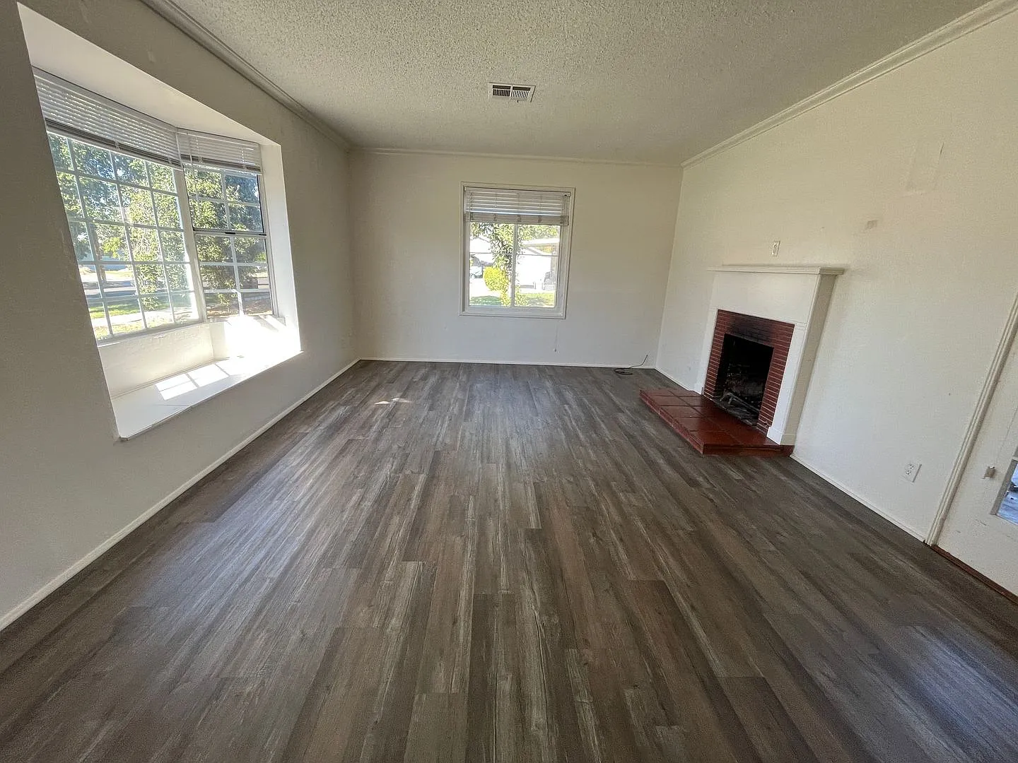 Single-Story 3-Bedroom Home on a Corner Lot Near U of R! — Photo 4