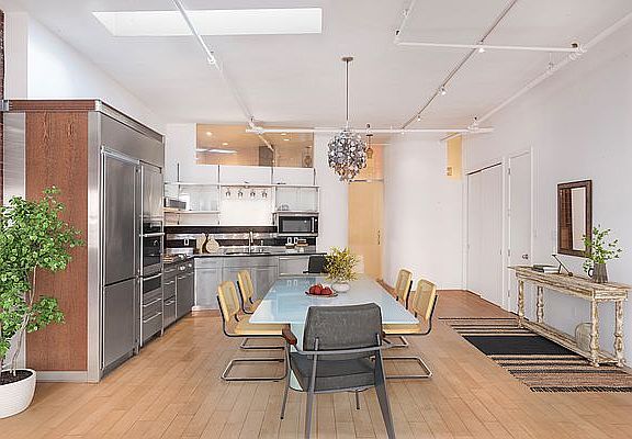 4th image of 462 Greenwich St APT 5
