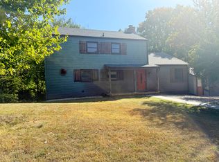 6828 N Bobolink Rd, Peoria, IL 61614