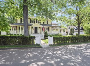 1 Meadow Rd, Riverside, CT 06878