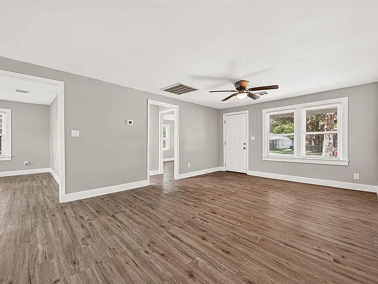 1213 Allen St — Photo 9