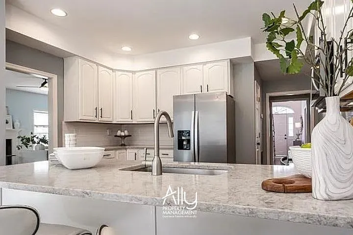 170 W Rosewood Dr — Photo 14