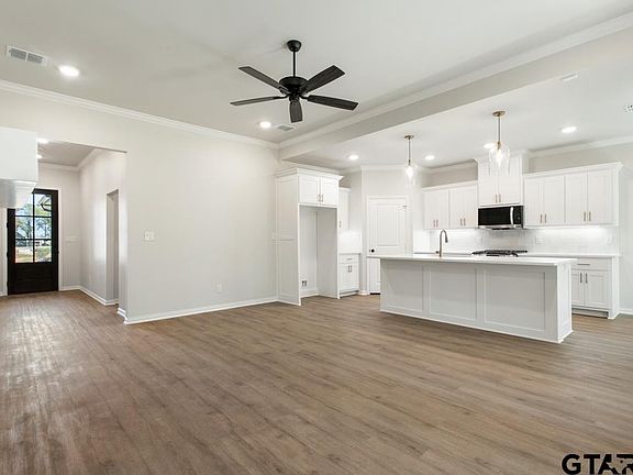 2nd image of 492 Preston Rdg