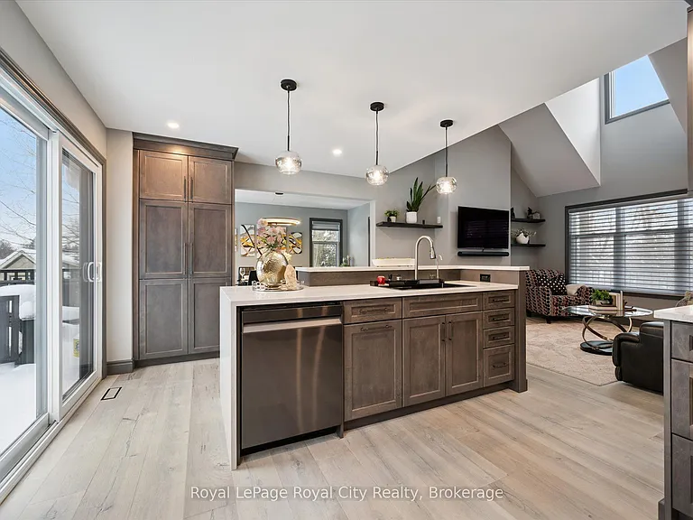 36 Emily St — Photo 11
