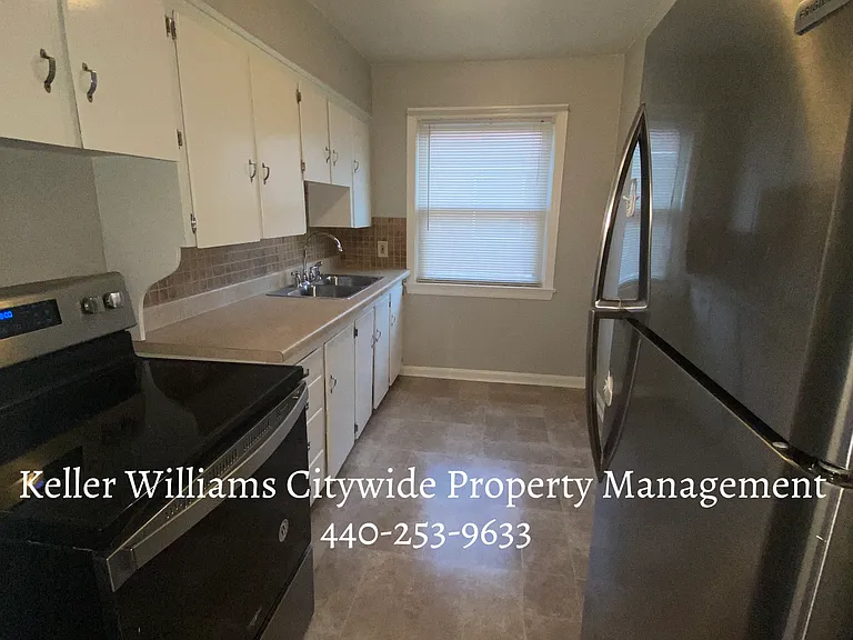 Second floor 2 bedroom 1 bath West Cleveland — Photo 13