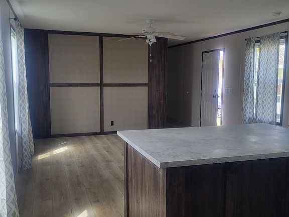 3rd image of 228 Golfview Ct #86