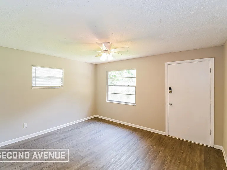 2939 W 4th St — Photo 6