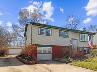 9025 Beechnut Rd, Hickory Hills, IL 60457