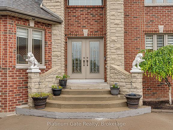 2nd image of 150 Seymour Cres