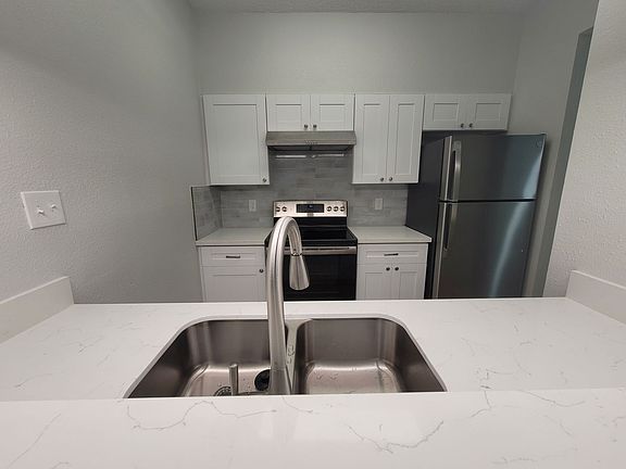 3rd image of 7093 N Holiday Dr