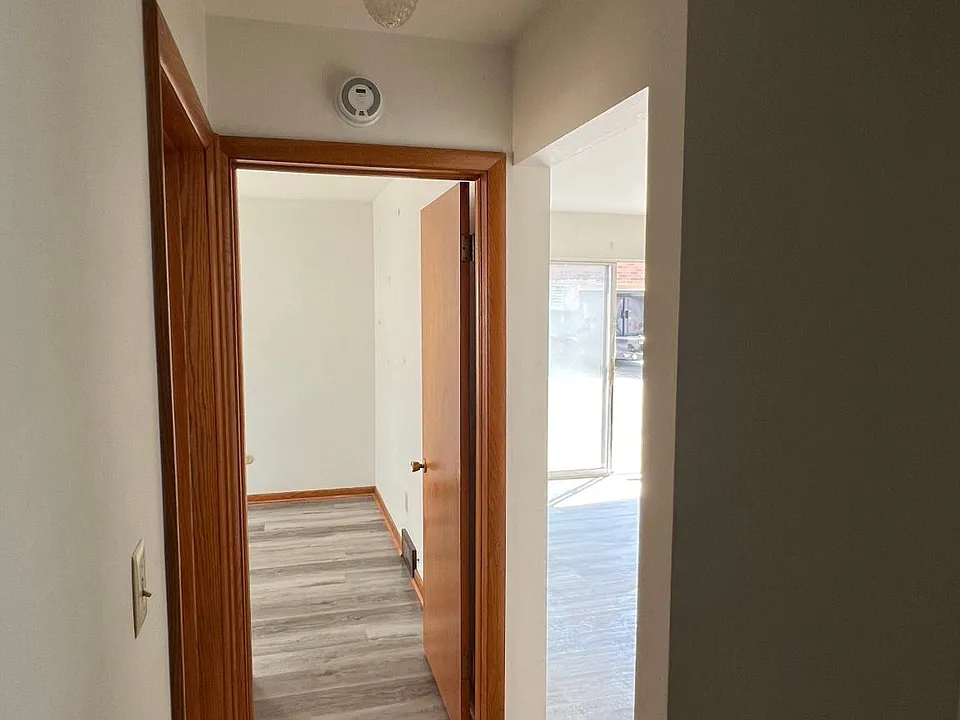 2596 & 2598 Ellet Ave #2598