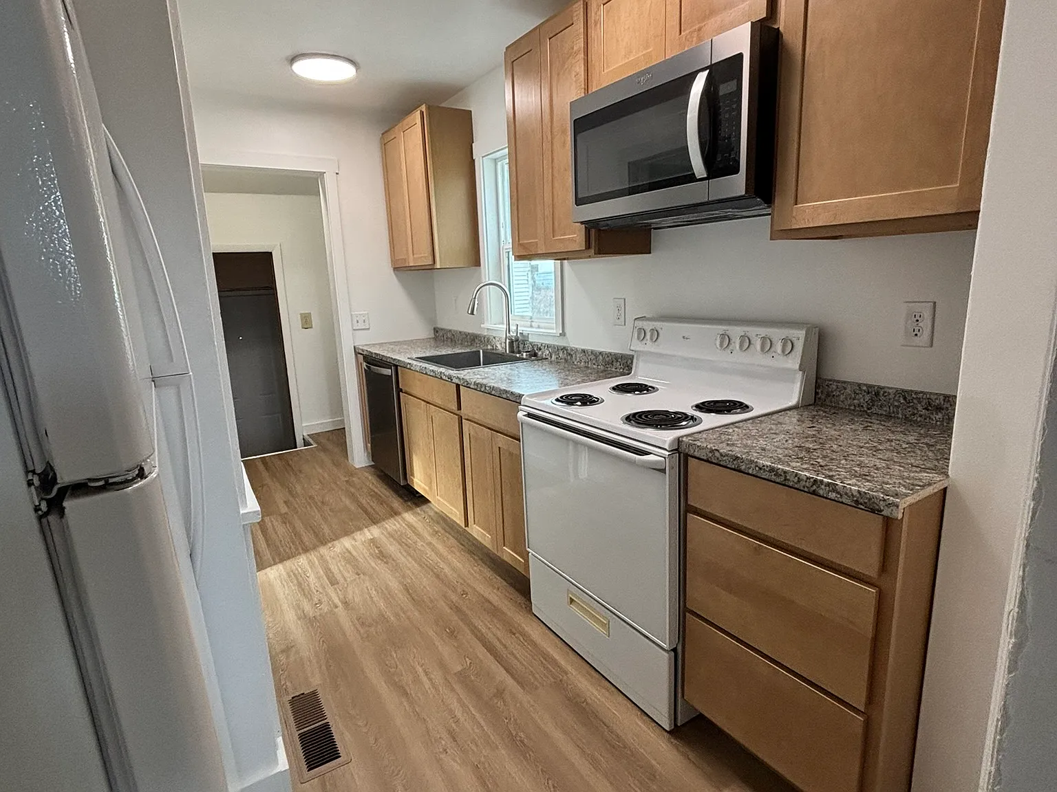 527 Saint Johns Ave — Photo 3