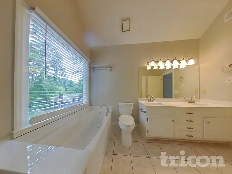 1010 Maidstone Ct — Photo 7