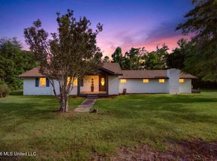 901 De La Pointe Dr, Gautier, MS 39553
