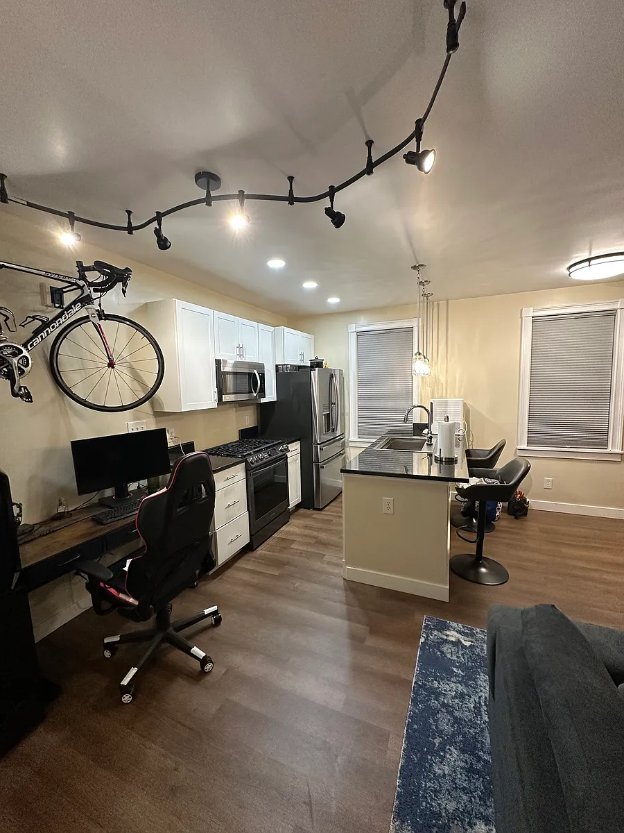 Building Photo - 2413 Vine St #1