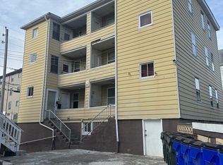 84 Everett St, Fall River, MA 02723