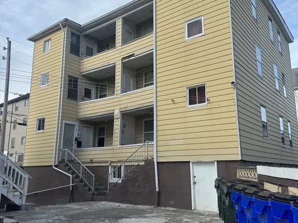 84 Everett St, Fall River, MA 02723