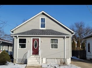 1470 Indian Ave, Aurora, IL 60505