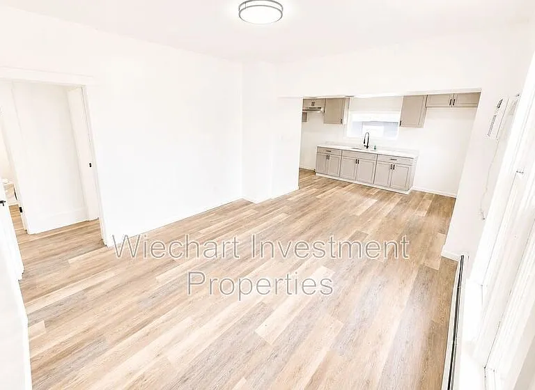 403 S Main St — Photo 13
