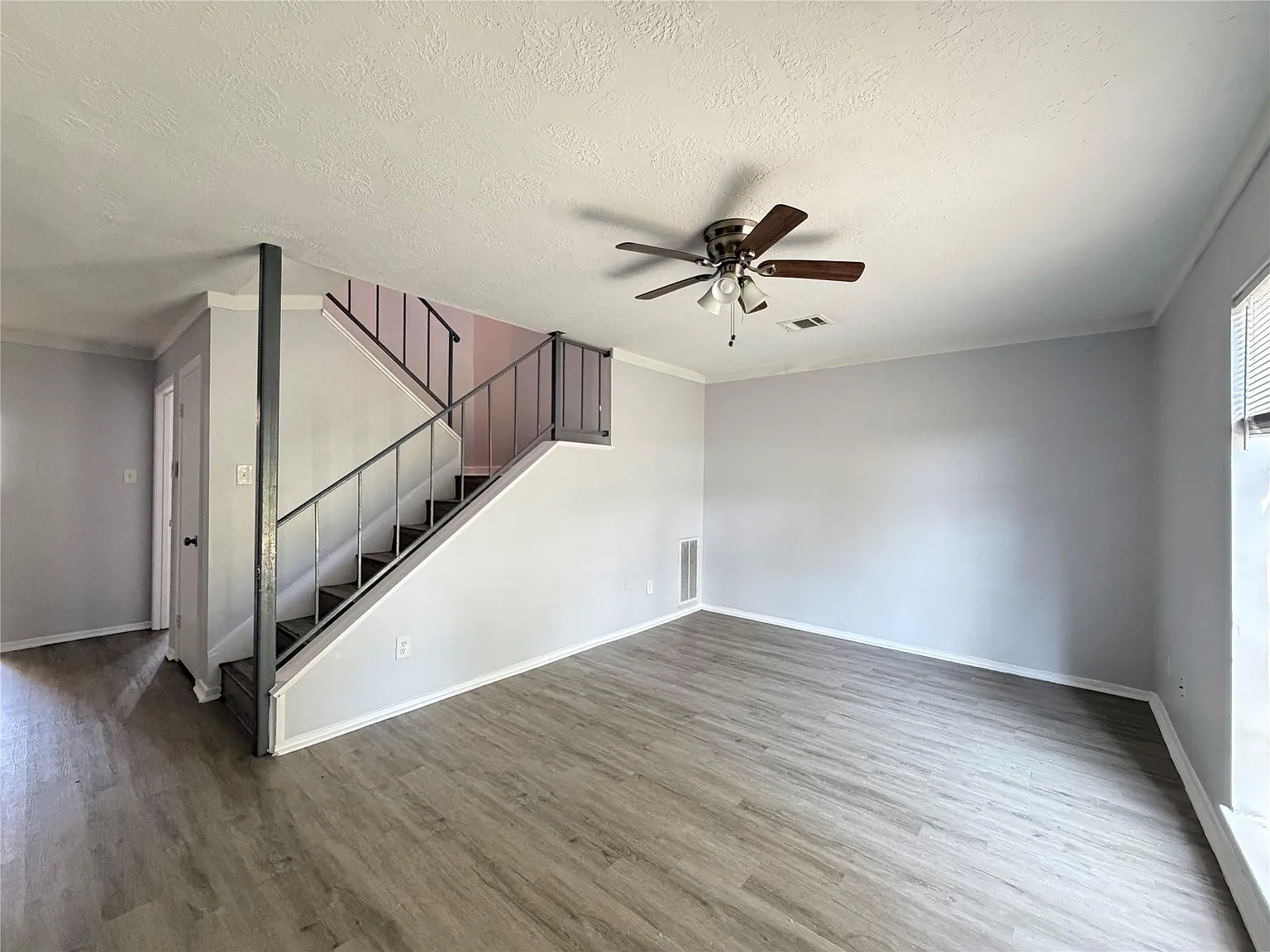 3 bed, 2.5 bath, 1408 sqft, $1,700 — Photo 1