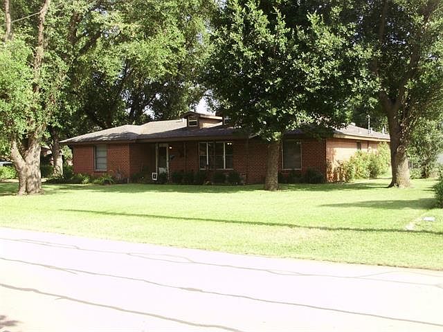 1st image of 920 Crockett Dr