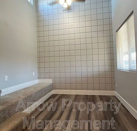 4th image of 877 N 26th St Unit 34