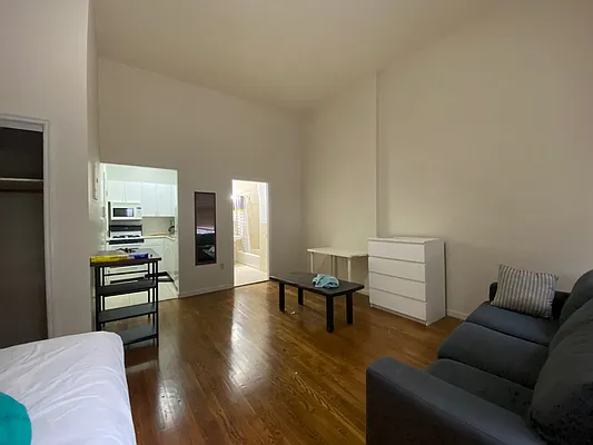 Rented by One New York Realty Inc | media 2