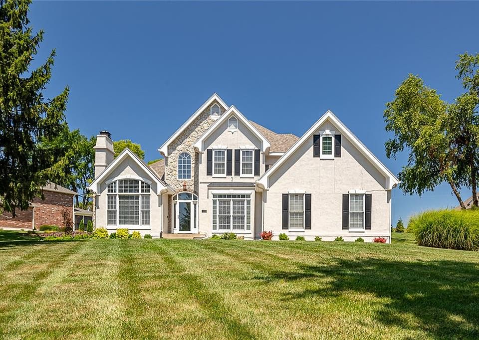 1st image of 4113 NE Georgian Cir