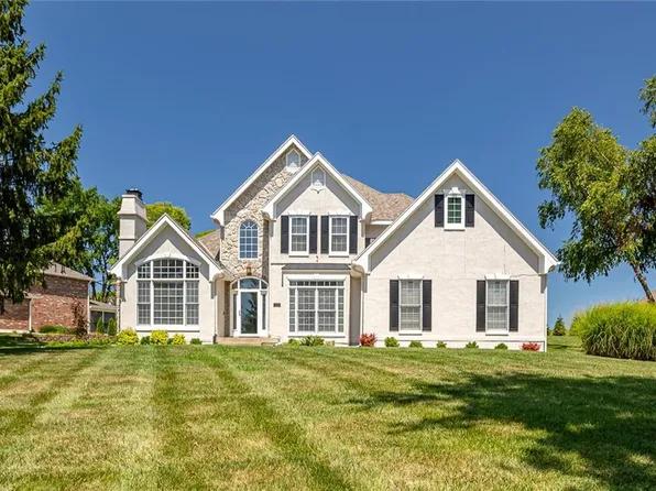 4113 NE Georgian Cir, Lees Summit, MO 64064