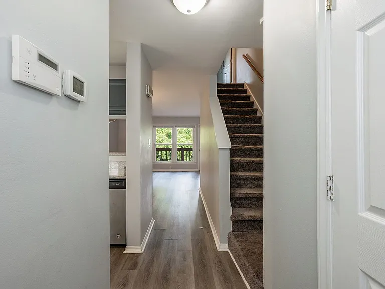 15 Astor Ct — Photo 6