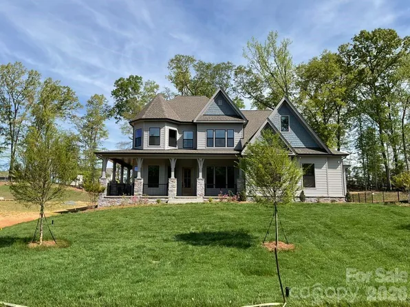 827 Lakeforest Dr, Belmont, NC 28012