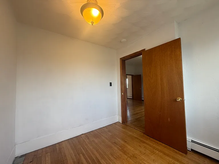 91 Webster St #2R — Photo 5
