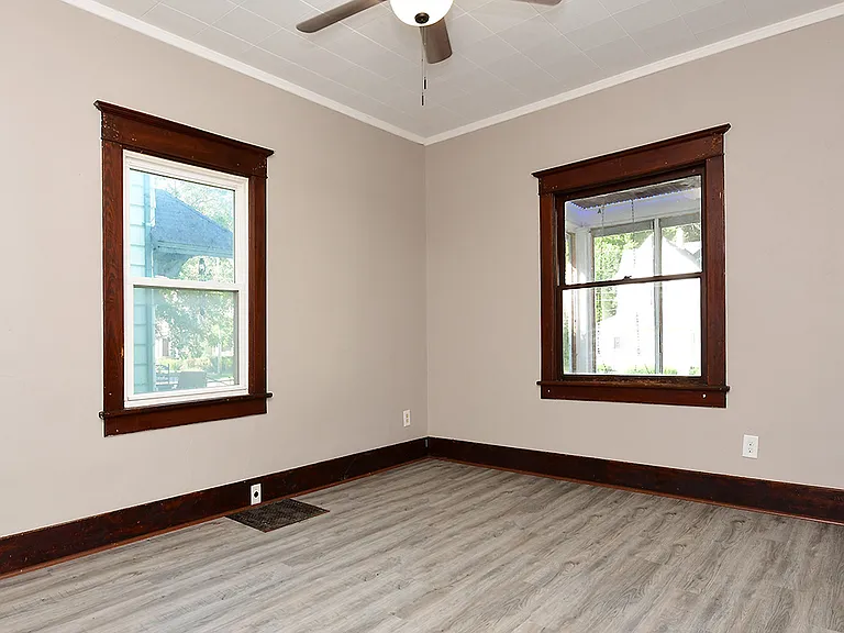 355 Lincoln Ave — Photo 8