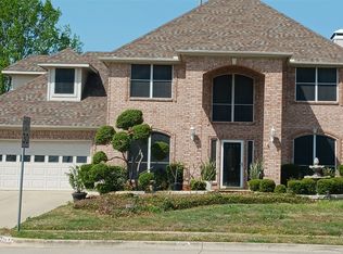 6049 Bent Creek Dr, Haltom City, TX 76137