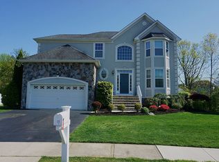 11 Lily Ct, Monroe Township, NJ 08831