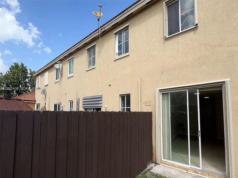 100 SW 15th Ave — Photo 58