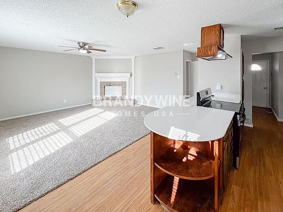 5th image of 553 Edwards Dr
