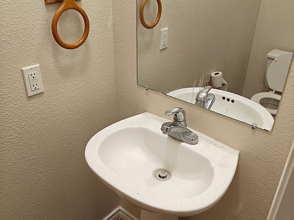 4th image of 7814 Kingsbury Way Unit 3